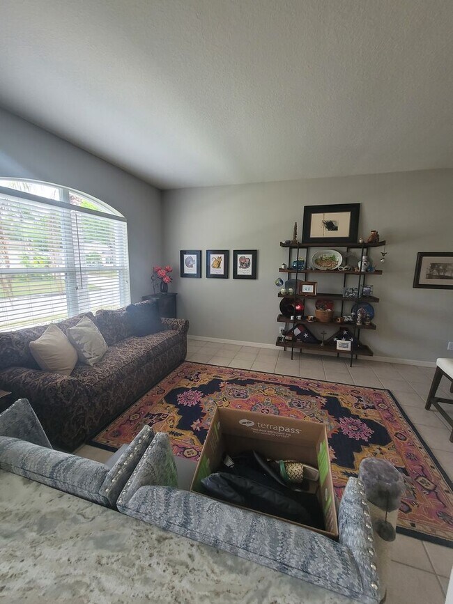 Building Photo - OUTSTANDING LOCATION! SPACIOUS 4 BEDROOM P...