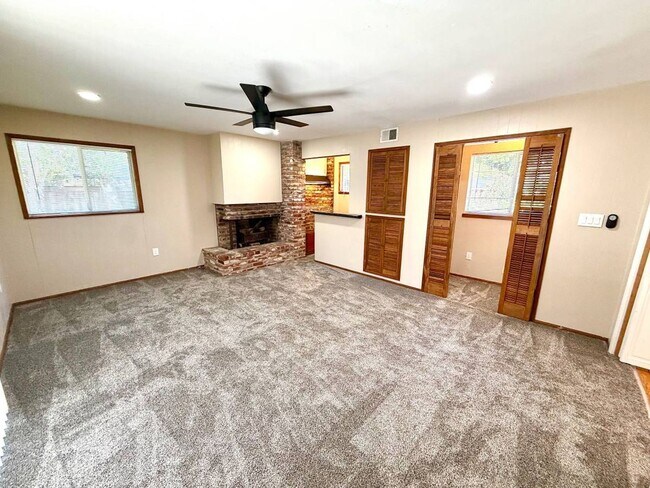 Building Photo - 785 Duke Cir