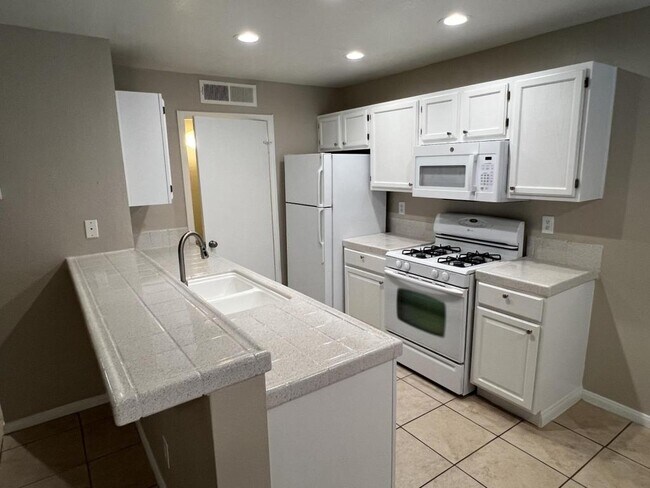 Building Photo - 7570 W Flamingo Rd