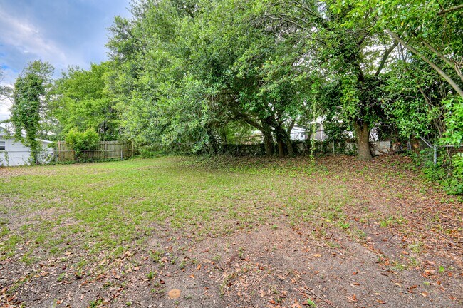 Building Photo - 1406 Ridgewood Dr