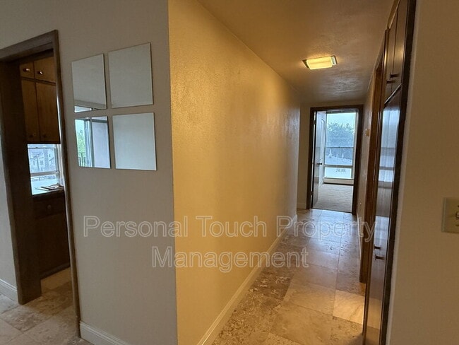 Building Photo - 501 7th St S
