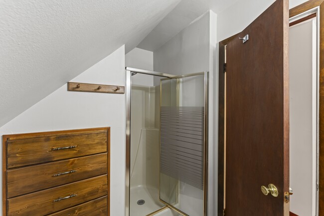 Building Photo - 220 Wildflower Dr