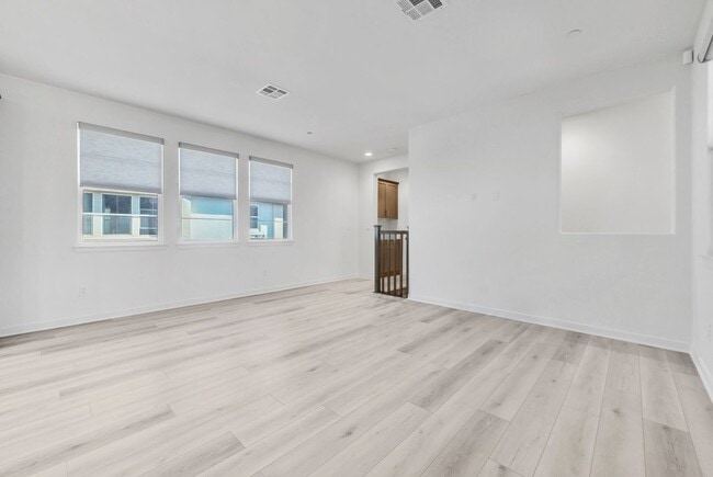 Building Photo - 11063 Spotlight Dr