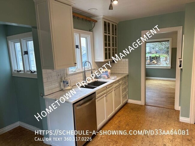 Building Photo - 912 Carlyon Ave SE