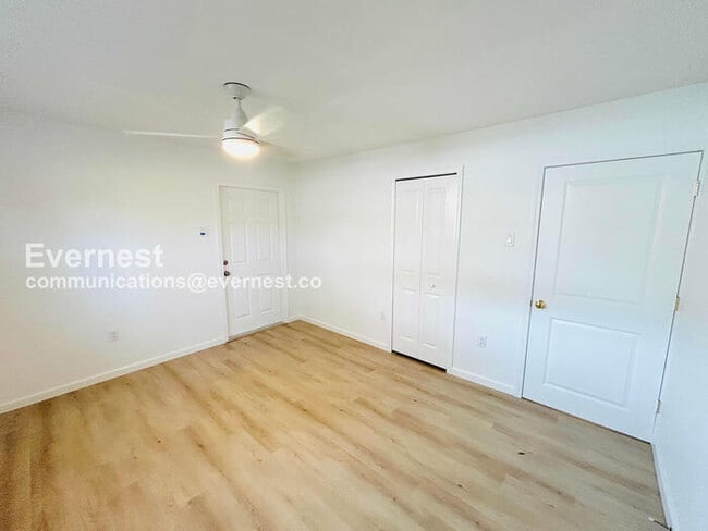 Building Photo - 3032 56th St S