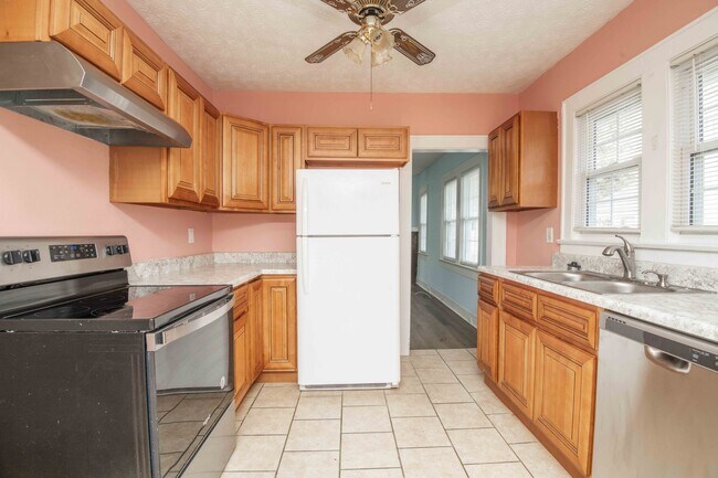 Building Photo - 1148 Baker Ave