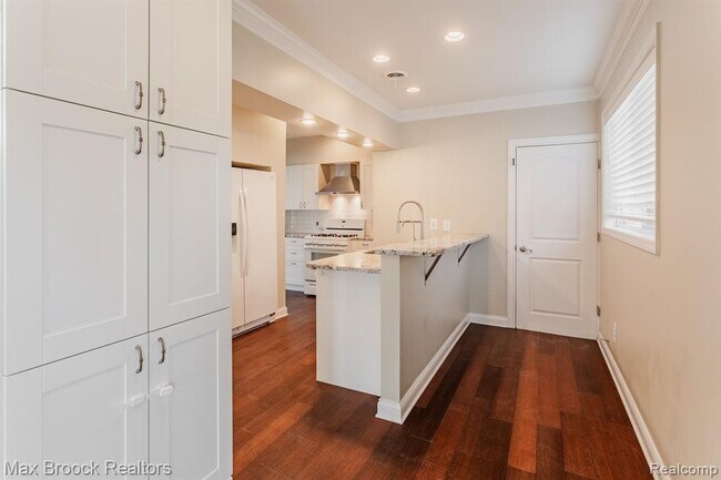 Building Photo - 1610 Yosemite Blvd