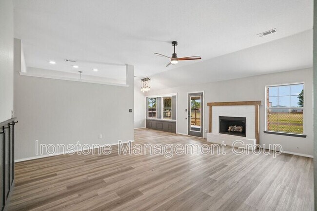 Building Photo - 11665 N 156th E Ave