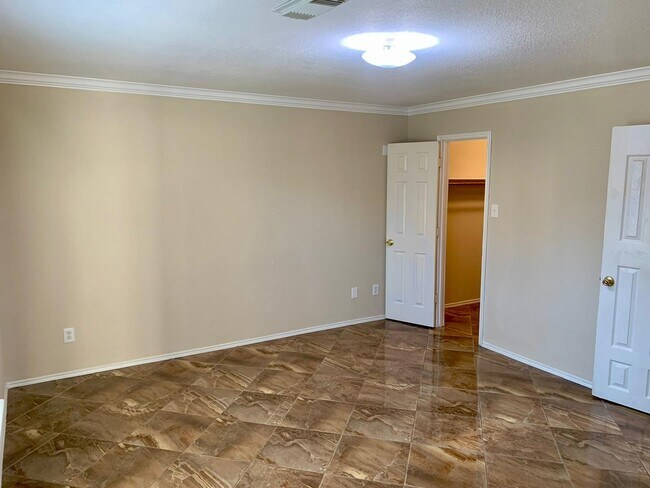 Building Photo - 6019 Fallmont Dr