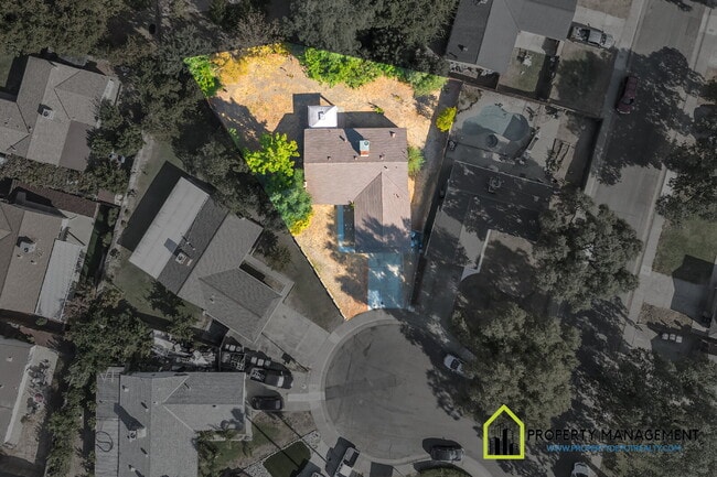 Building Photo - Remodeled 4-Bedroom Retreat with Large Backyard