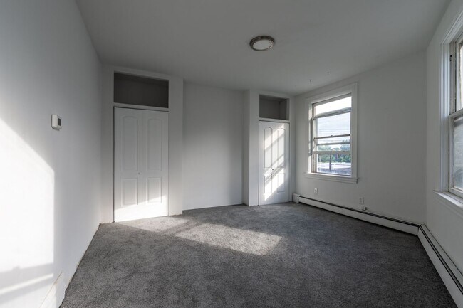 Building Photo - 4913 Yew St