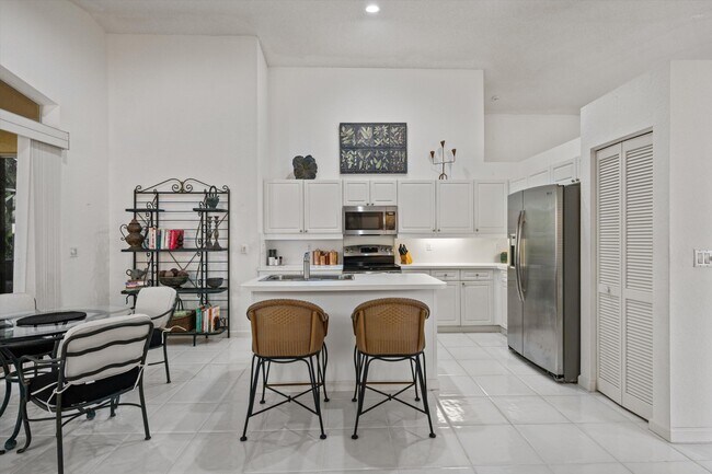 Building Photo - 4362 Kensington Park Way