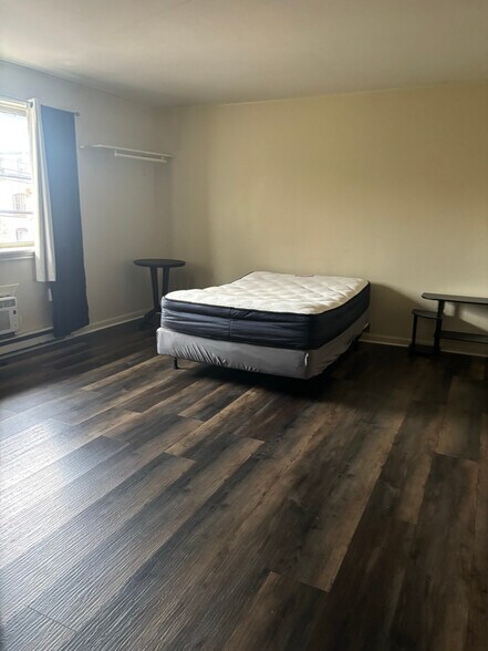 Building Photo - 1635 Centre Ave