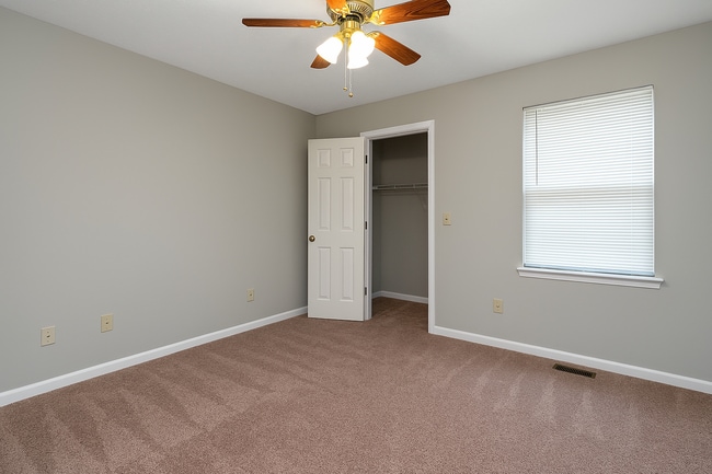 Building Photo - 2 Bedroom, 2 Bath, with Garage Manchester, TN