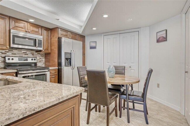 Building Photo - 690 Island Way