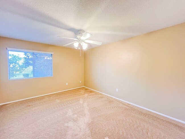 Building Photo - Cypress 2 Bed Townhome - 2 Car Garage - Gorgeous - Amenities Galore!!!!!