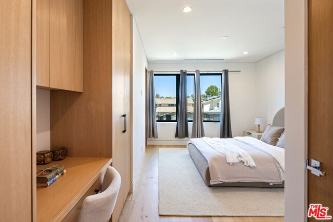 Building Photo - 14822 Hesby St