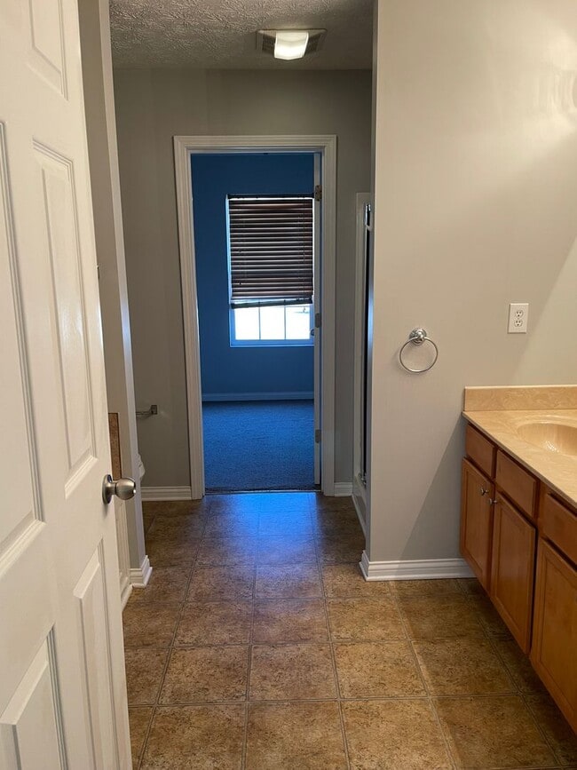 Building Photo - 7128 Blue Stream Ct