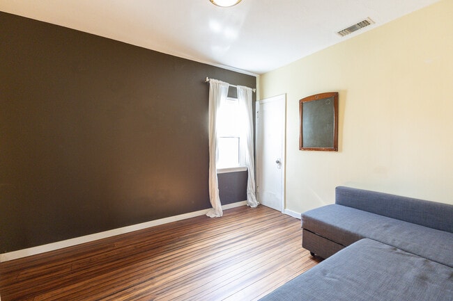 Building Photo - 3418 Greensward Rd