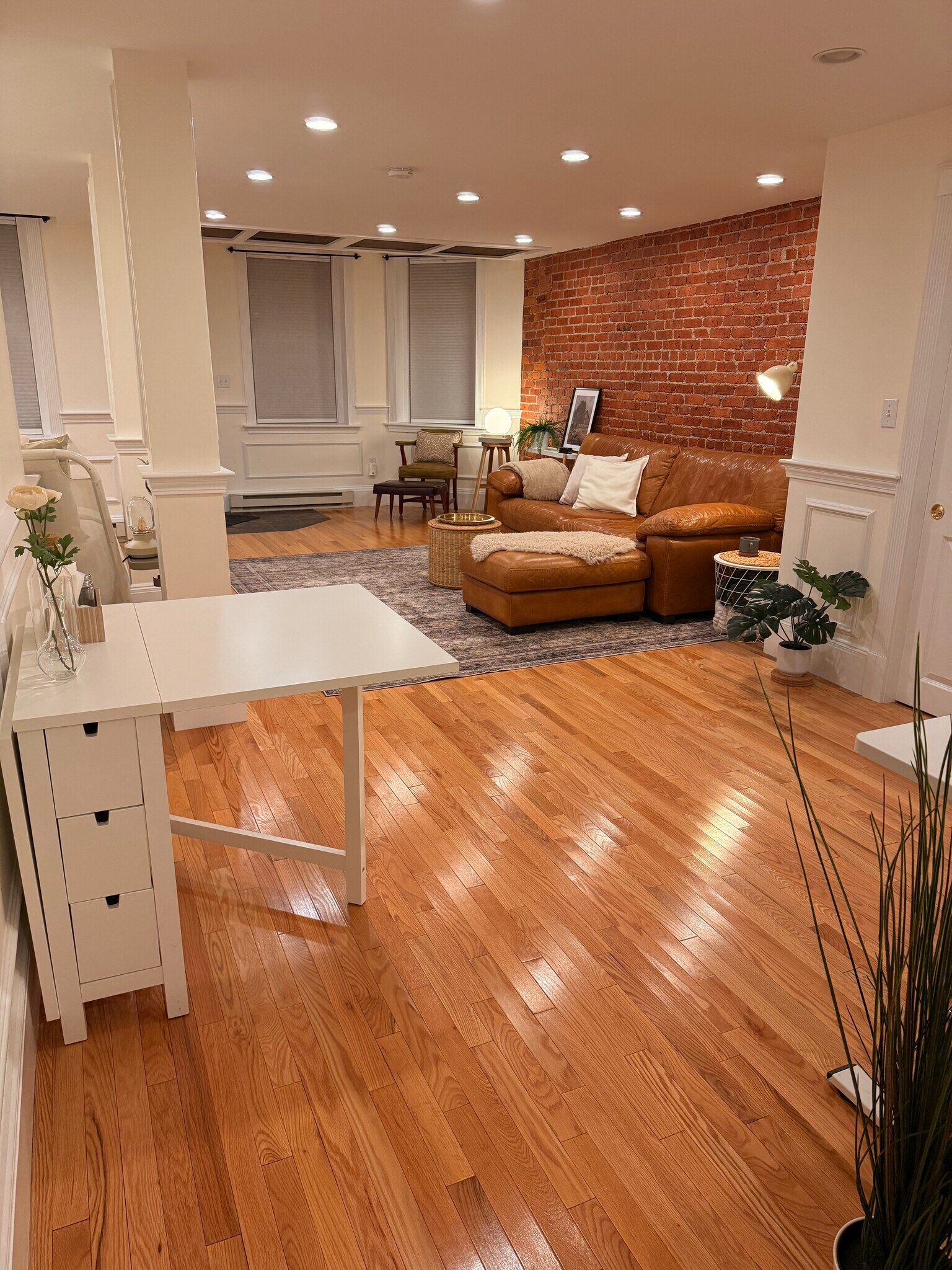 living space - gateleg table open, but still plenty of room - 382 Riverway St