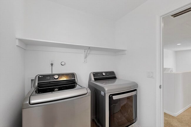 Building Photo - 108 Hue St