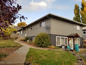 Building Photo - 2 Bedroom, 1 Bath duplex on Military Hill!