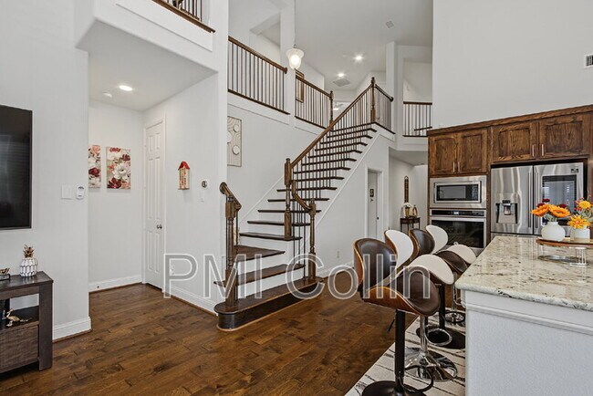 Building Photo - 8701 Fairway Ln