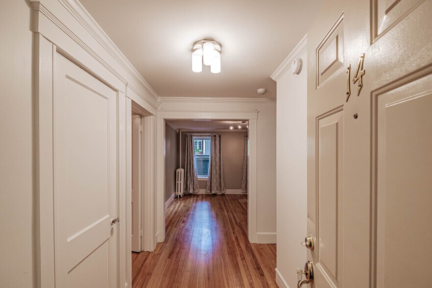 Building Photo - 197 Pine St