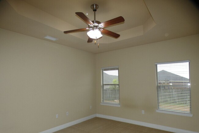 Building Photo - 3-Bedroom Home + Office/Flex Space