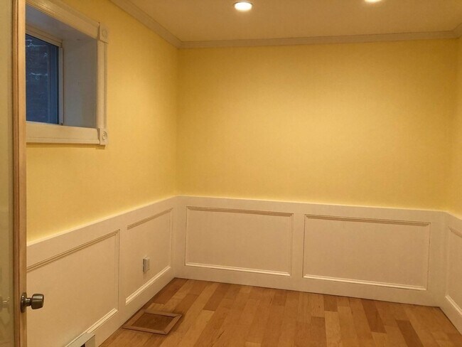 Building Photo - 7 Unity St