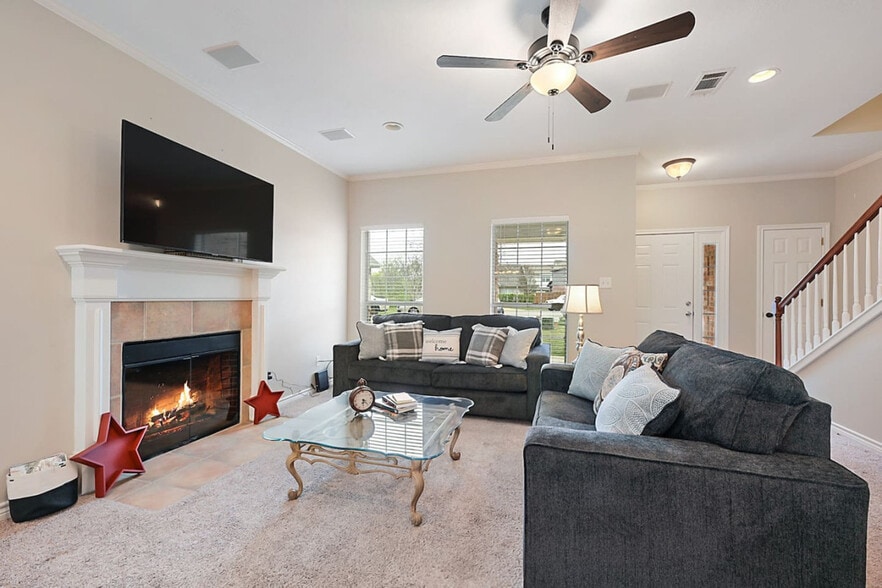 Primary Photo - 406 Montauk Ct