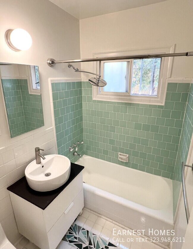 Building Photo - 3124 Highland Ave