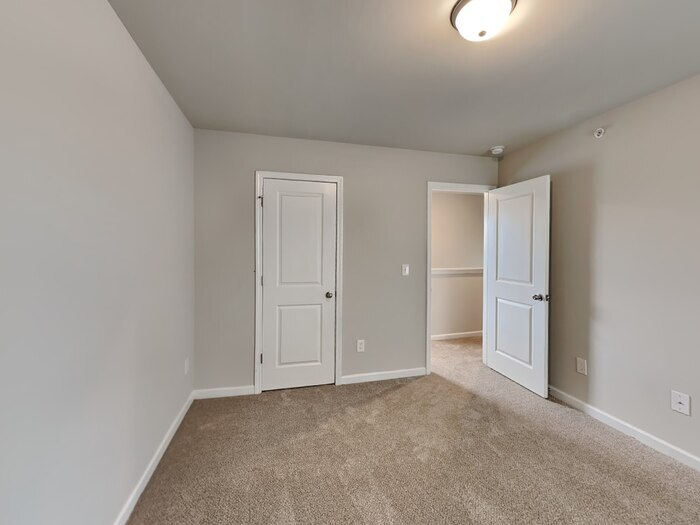 Building Photo - 2129 Belmont Cir NE