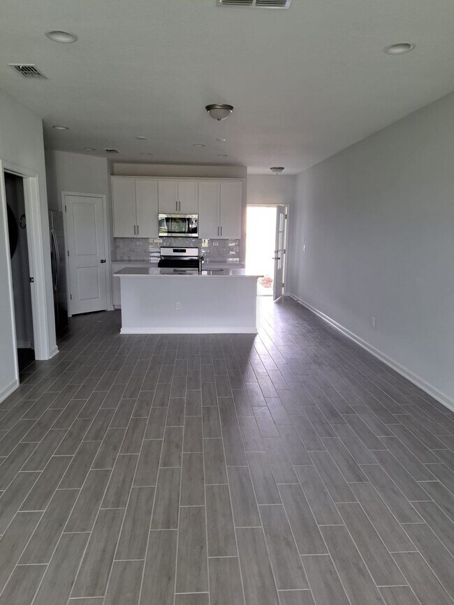 Building Photo - 318 Brandon Lks Dr