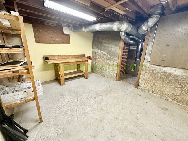 Building Photo - Cute 2-Bedroom Cottage by OHSU on the Hill...