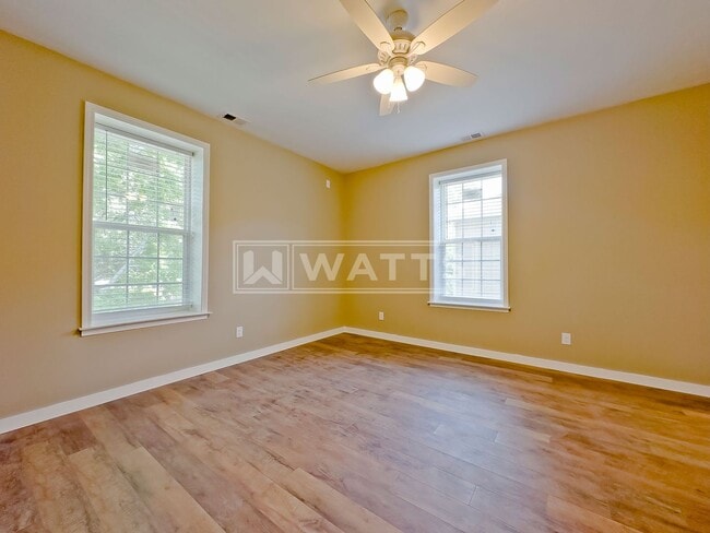 Building Photo - 1022 28th Pl S