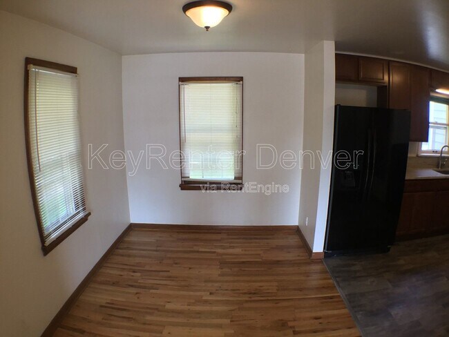 Building Photo - 812 5th St
