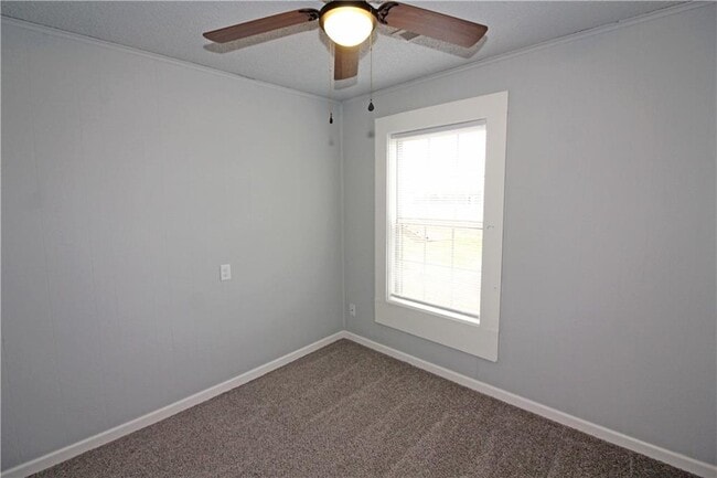 Building Photo - 2210 Kinyon Rd