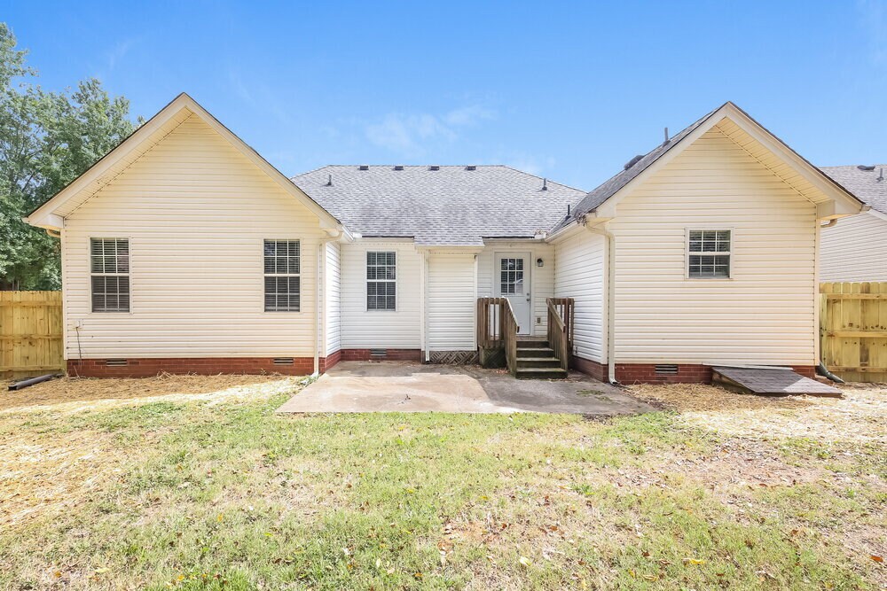 Building Photo - 2431 English Hill Dr
