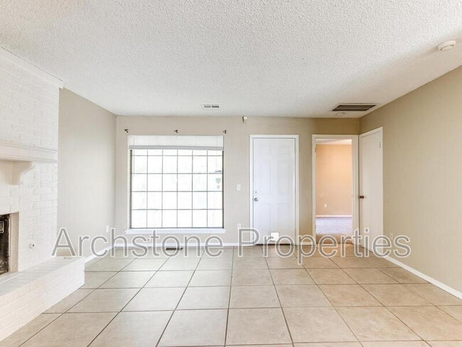 Building Photo - 6605 Lyrewood Ln