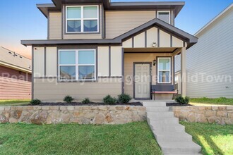 Building Photo - Charming Home in Newly Built Fort Worth Co...