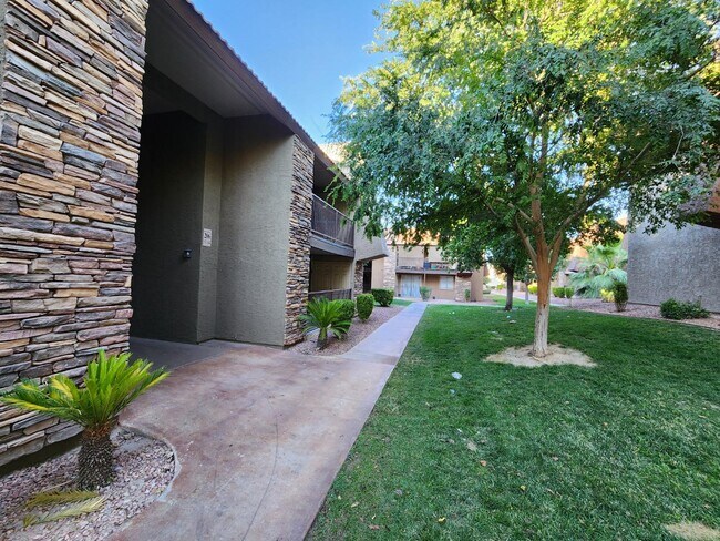 Building Photo - 4981 River Glen Dr