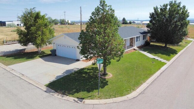 Building Photo - 465 Meadowlark Ln