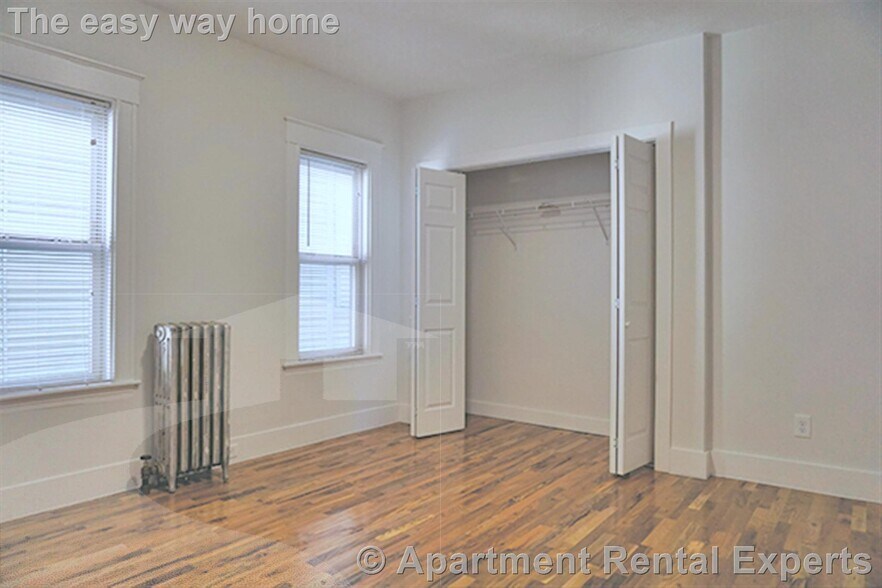 Building Photo - 39 Bradley St