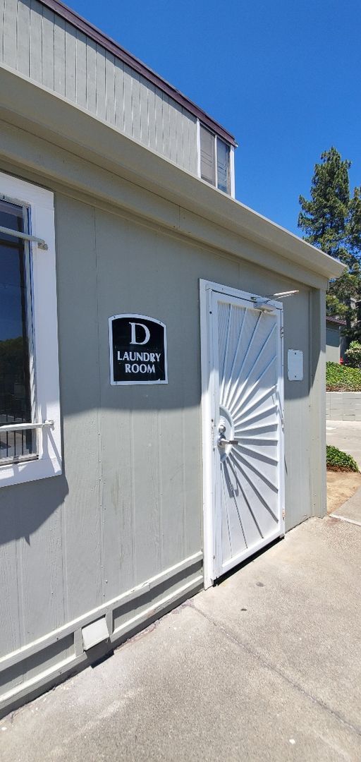 Building Photo - Great 1br 1ba in Vallejo with Patio Commun...
