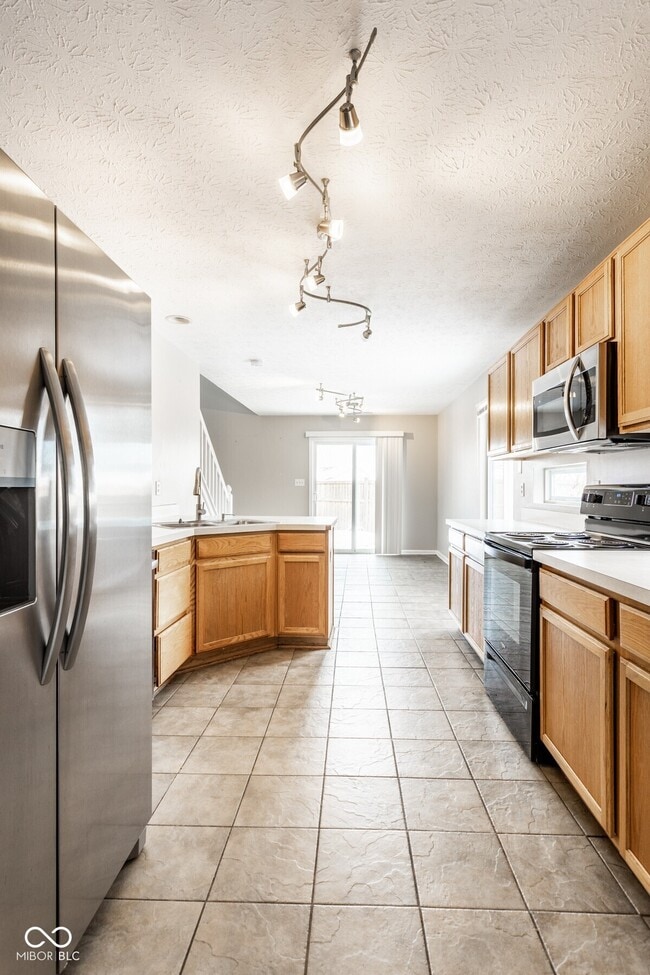 Building Photo - 700 Mountain Pine Dr