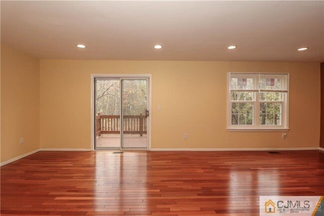 Building Photo - 18 Snowflake Ln