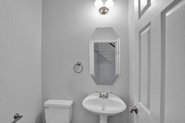 Building Photo - West Allen Beauty.  Ready to GO