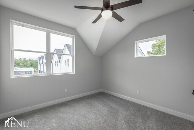 Building Photo - 5745 Sofias Cir