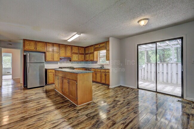 Building Photo - 212 Clarkdell Dr